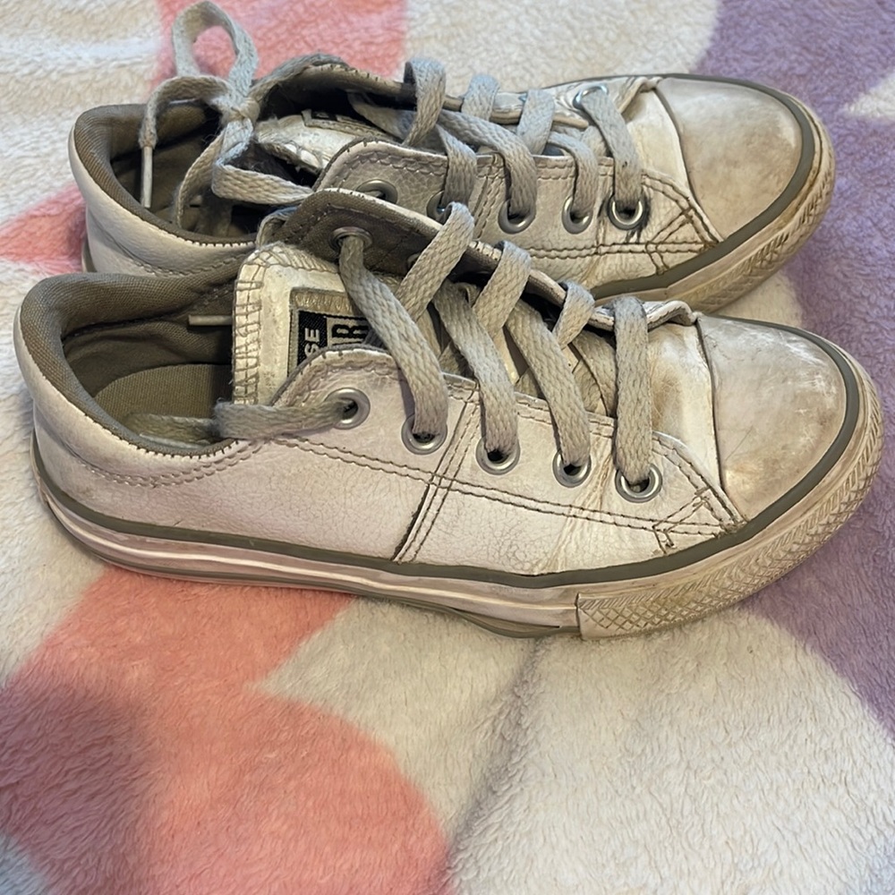 Girls leather converse